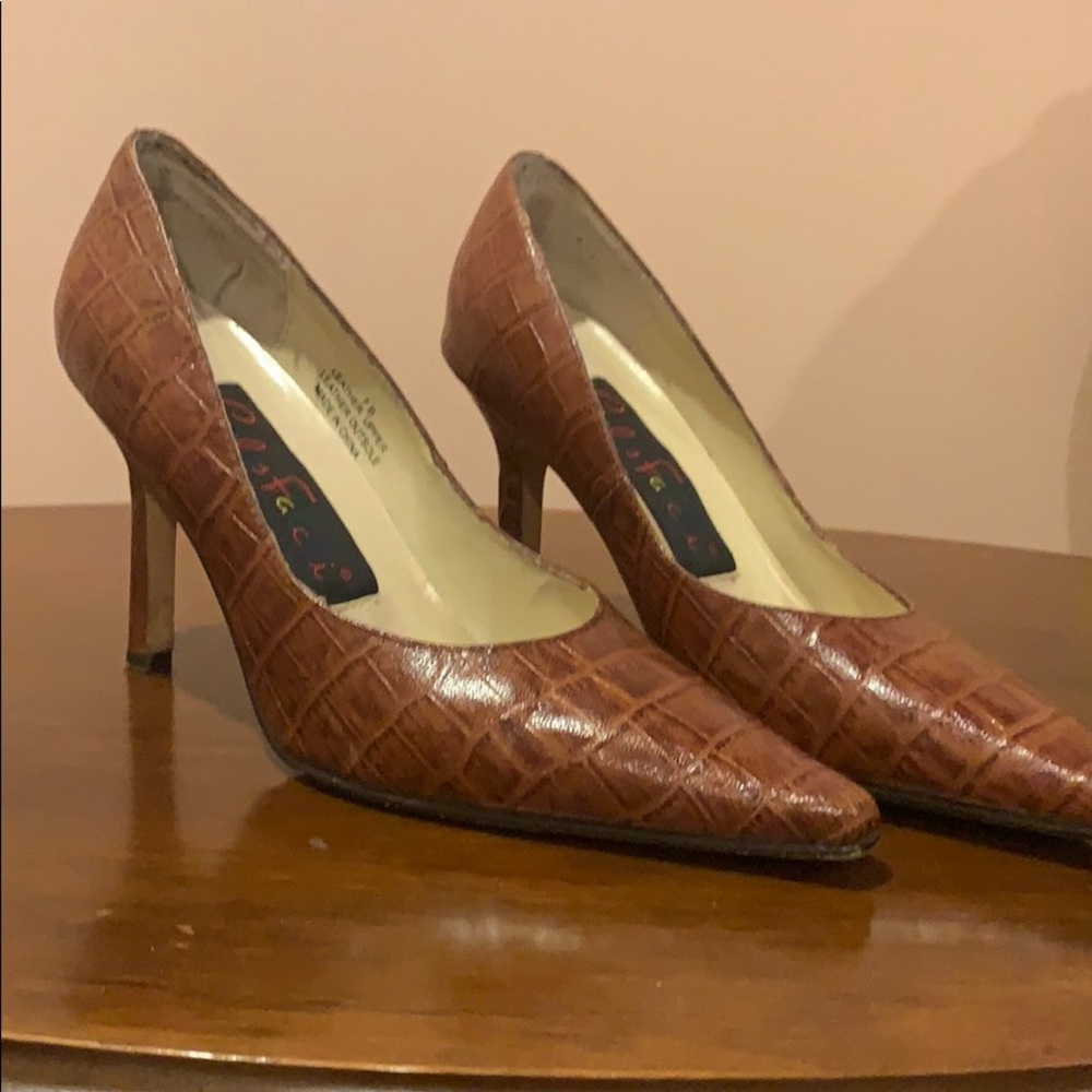 Womens pumps